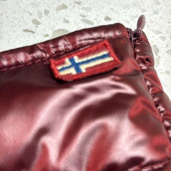 NAPAPIJRI Goose-down mini skirt SZ 8? 38 Eur
Burgundy puffer luxe warm kitschy - Picture 3 of 7